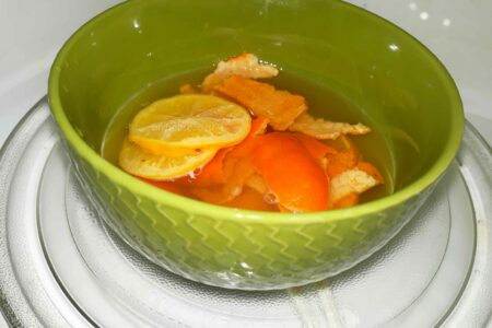 почистить микроволновую печь при помощи цитрусовых лимона апельсина чистая микроволновая печь убрать пятна