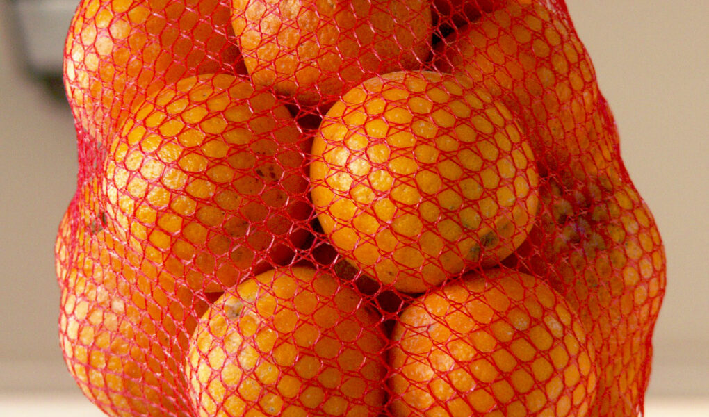 апельсины в сетке