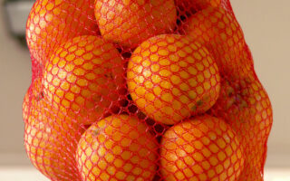 апельсины в сетке