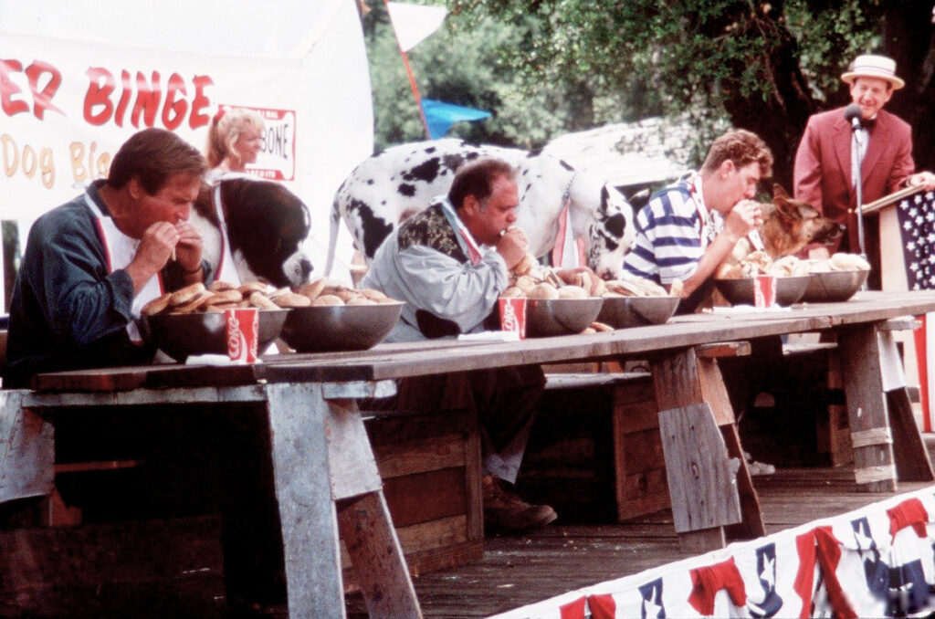 Кадр из фильма Бетховен 2 (1993) Конкурс поедания гамбургеров